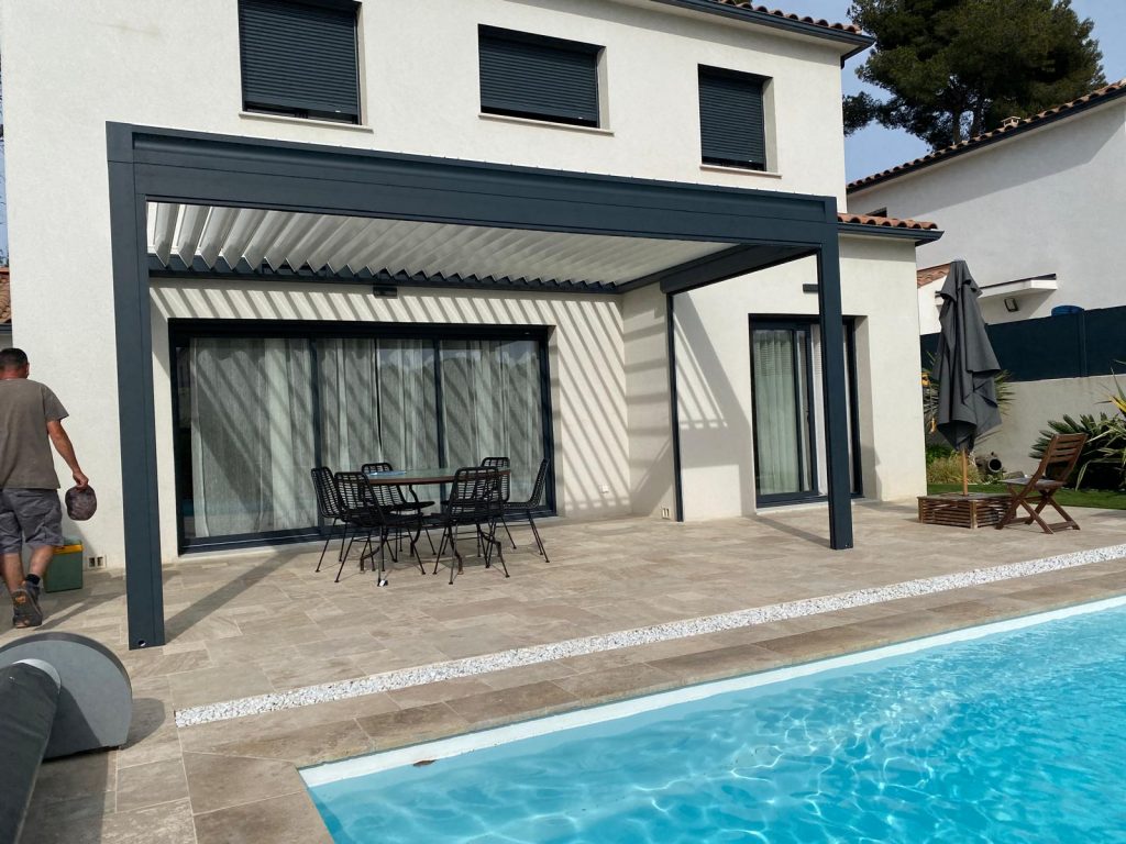 pergola bioclimatique sur mesure Saint-Rémy-de-Provence - fenetre sur les alpilles
