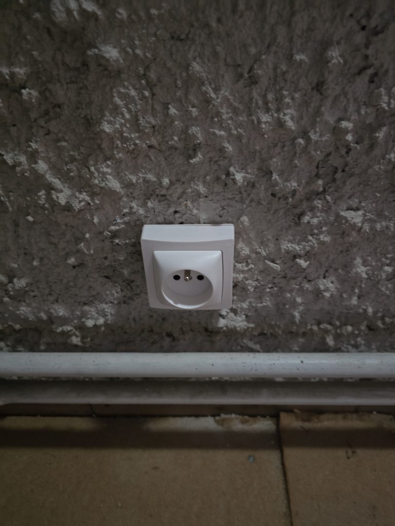 installation prises électrique Feurs - Ben J Elec