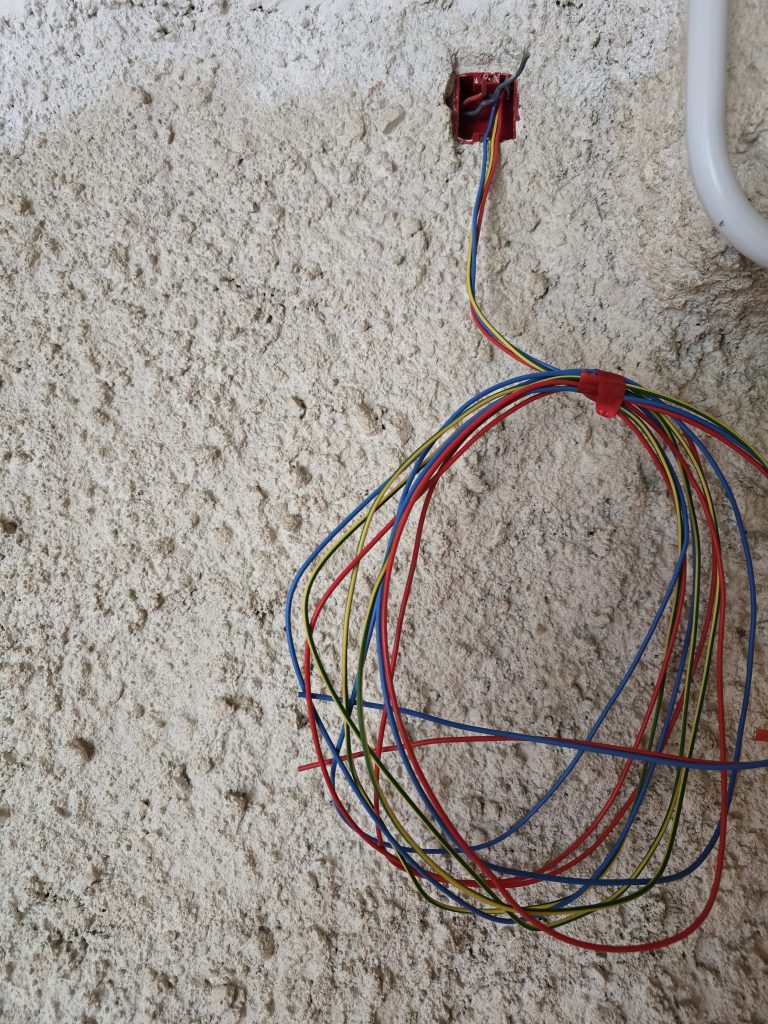 installation prises électrique Feurs - Ben J Elec